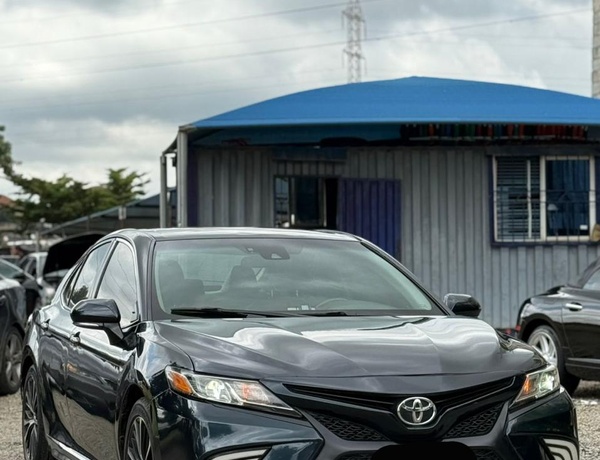 2018 TOYOTA CAMRY SE FOR SALE IN ABUJA