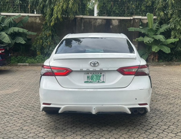 2018 TOYOTA CAMRY SE FOR SALE IN ABUJA
