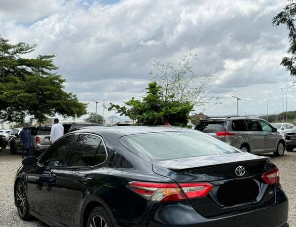 2018 TOYOTA CAMRY SE FOR SALE IN ABUJA