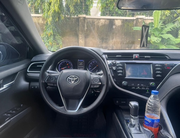 2018 TOYOTA CAMRY SE FOR SALE IN ABUJA
