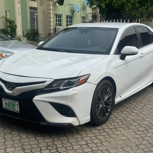 2018 TOYOTA CAMRY SE FOR SALE IN ABUJA