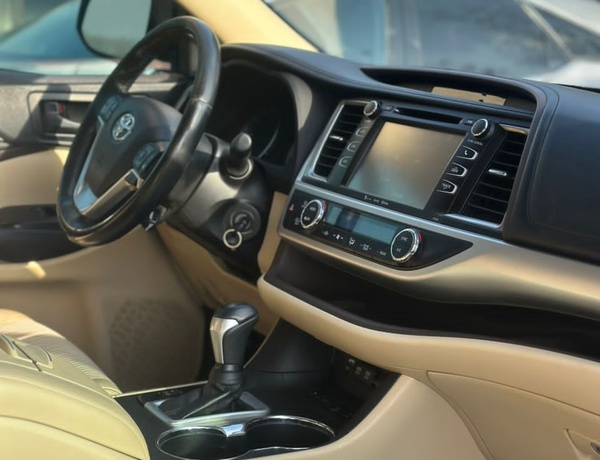 2018 Toyota Highlander LE for Sale In Abuja
