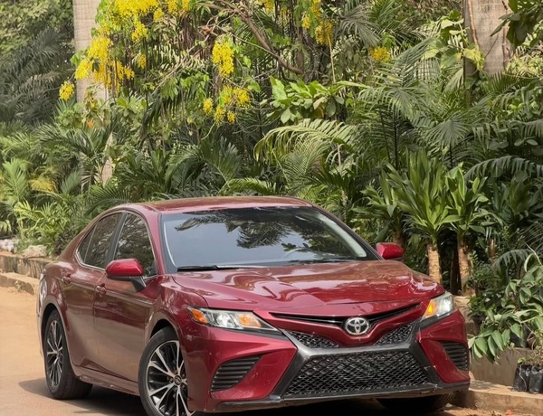 2019 TOYOTA CAMRY SE FOR SALE IN ABUJA