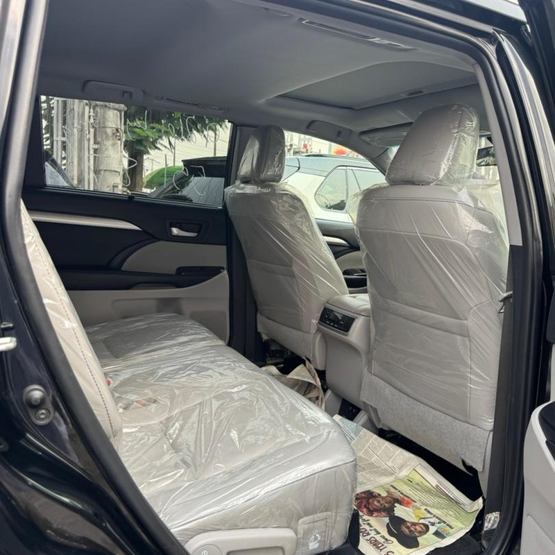 2019 Toyota Highlander XLE for Sale In  Lagos image