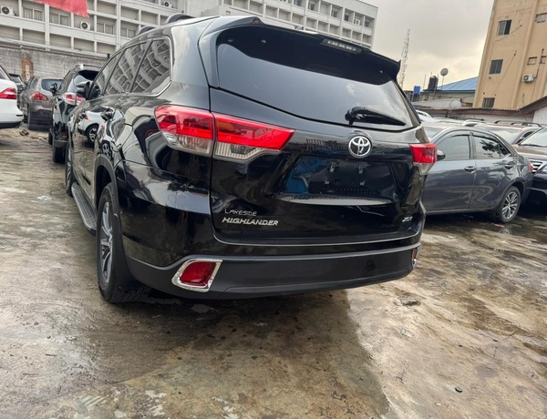 2019 Toyota Highlander XLE for Sale In  Lagos