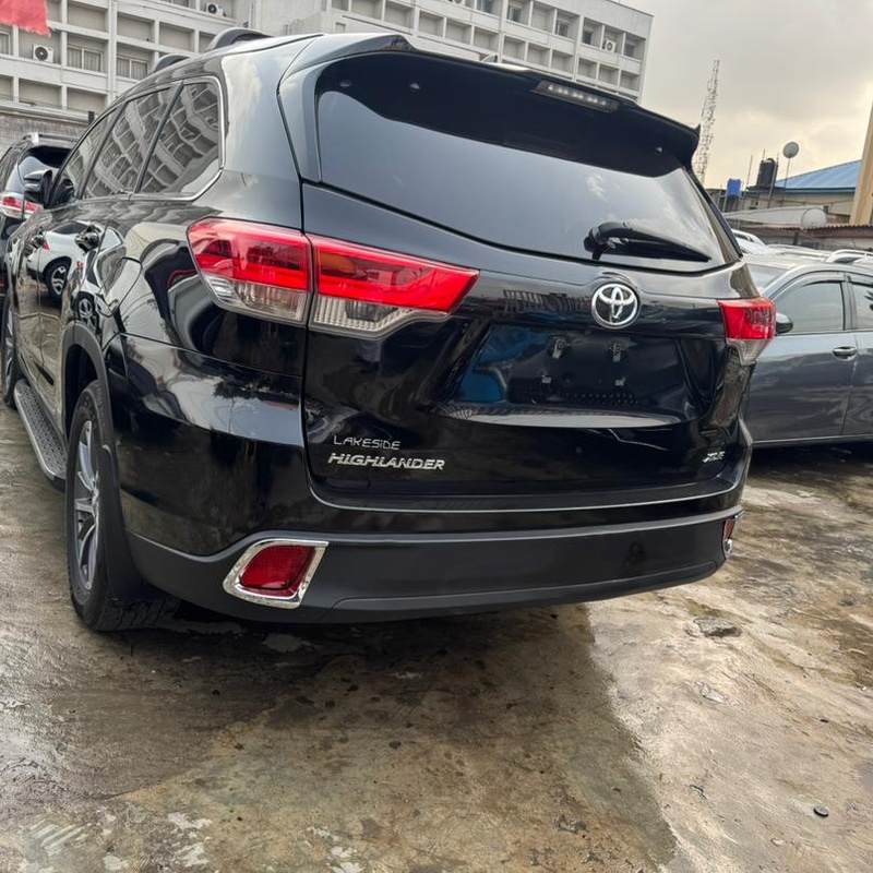 2019 Toyota Highlander XLE for Sale In  Lagos image