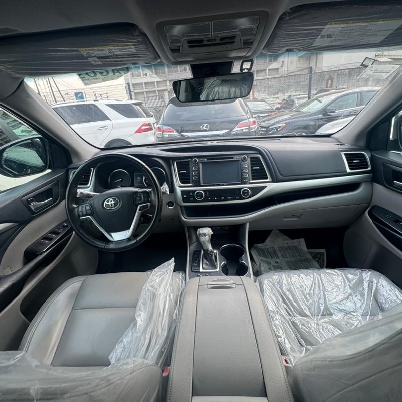 2019 Toyota Highlander XLE for Sale In  Lagos image