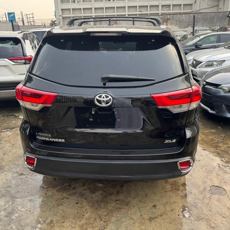 2019 Toyota Highlander XLE for Sale In  Lagos image