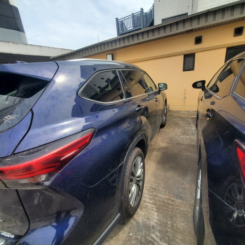 Foreign Used 2021 Toyota Highlander Platinum AWD image