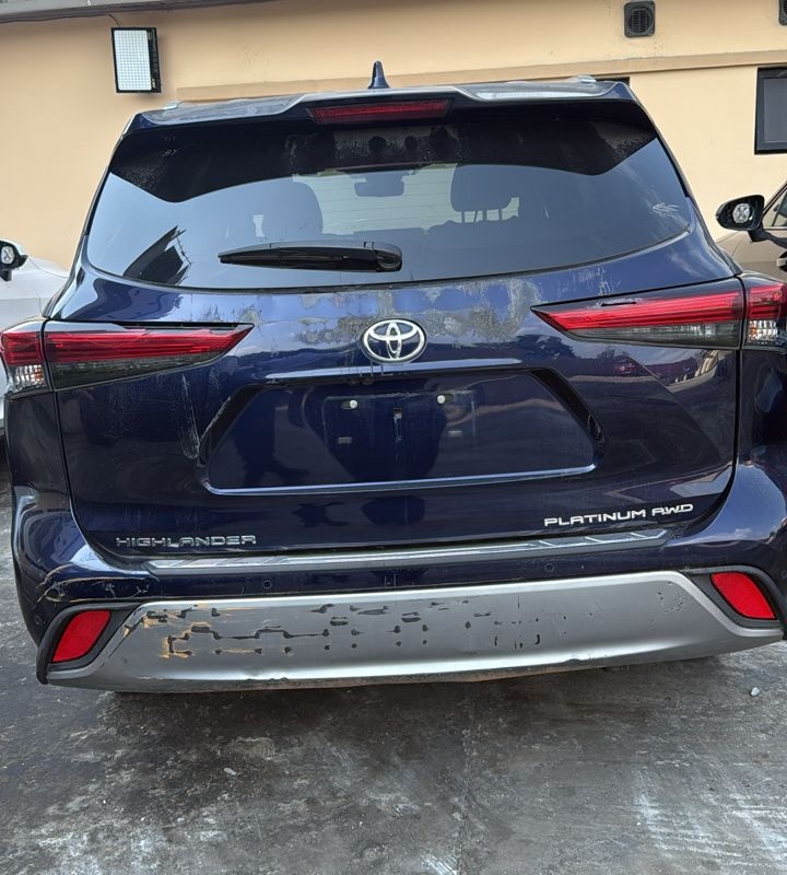 Foreign Used 2021 Toyota Highlander Platinum AWD image