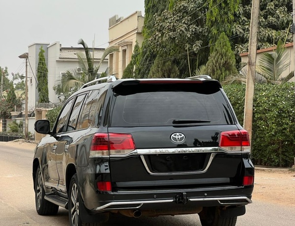 2021 UPGRADED TOYOTA LAND CRUISER FOR SALE IN KADUNA