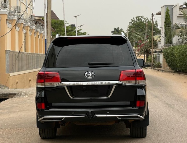 2021 UPGRADED TOYOTA LAND CRUISER FOR SALE IN KADUNA