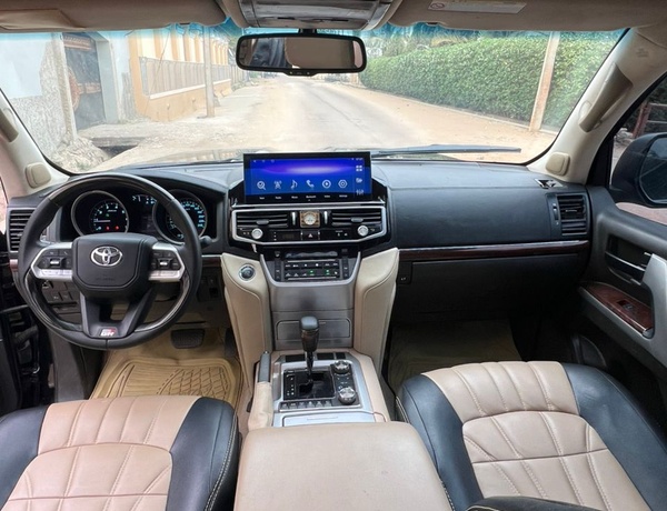 2021 UPGRADED TOYOTA LAND CRUISER FOR SALE IN KADUNA