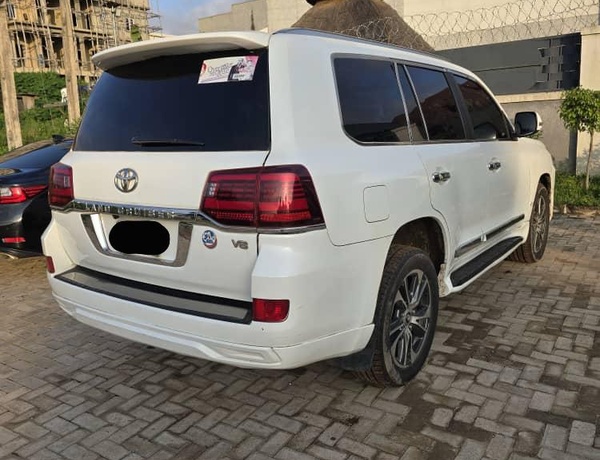 2021 UPGRADED TOYOTA LAND CRUISER FOR SALE IN ABUJA