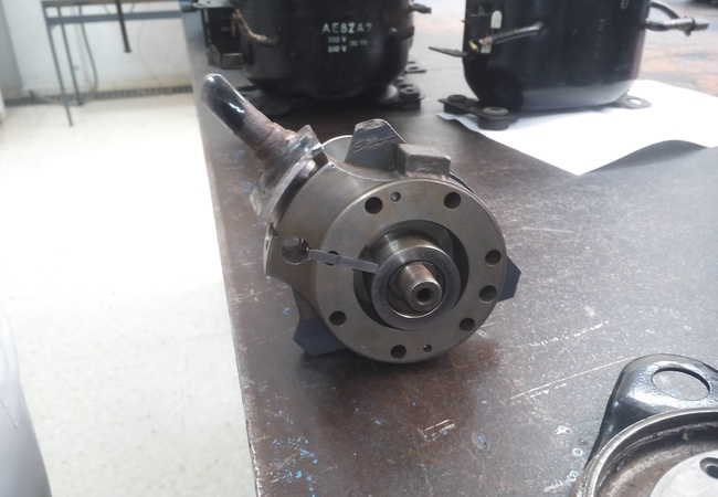 AC Compressor image 2