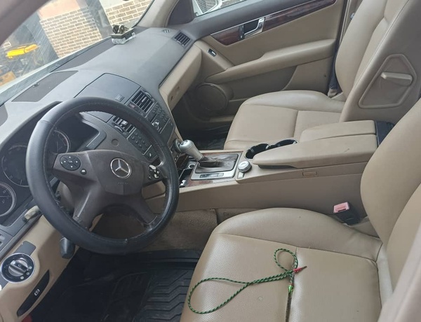 Benz c300 in Oyigbo
