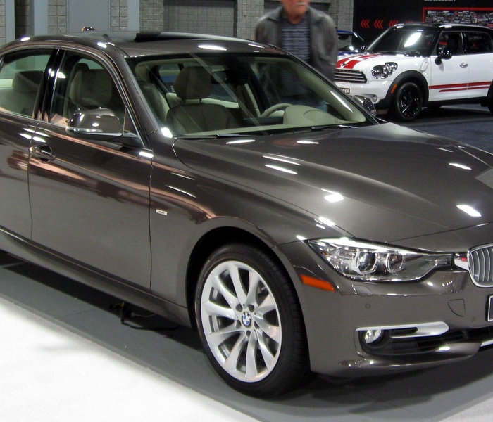BMW 3-Series 328i logo Image
