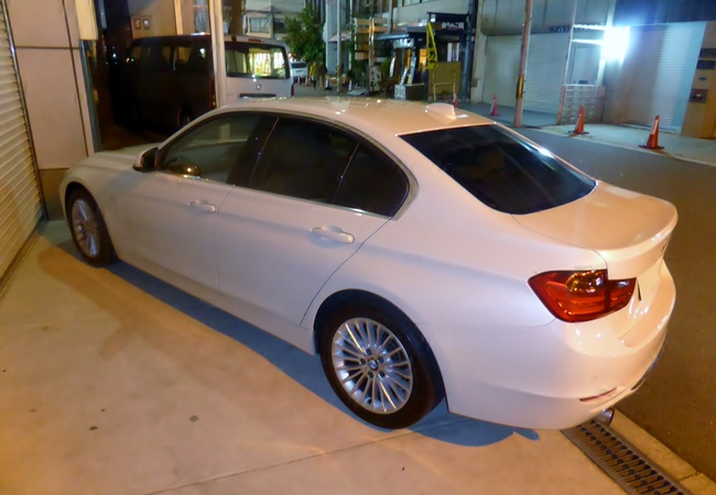BMW 3-Series 328i image 3