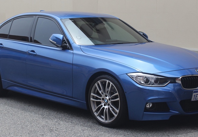 BMW 3-Series 328i image 5
