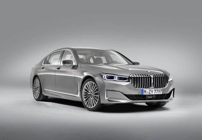 BMW 7-series image 2