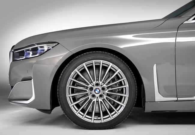 BMW 7-series image 5