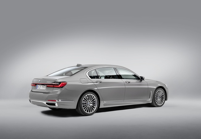 BMW 7-series image 4