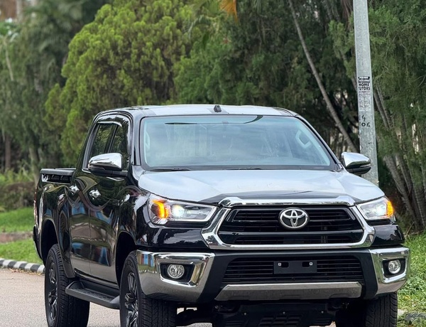BRAND NEW 2025 TOYOTA HILUX SRS FOR SALE IN ABUJA