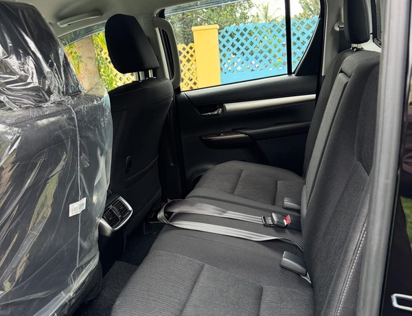 BRAND NEW 2025 TOYOTA HILUX SRS FOR SALE IN ABUJA
