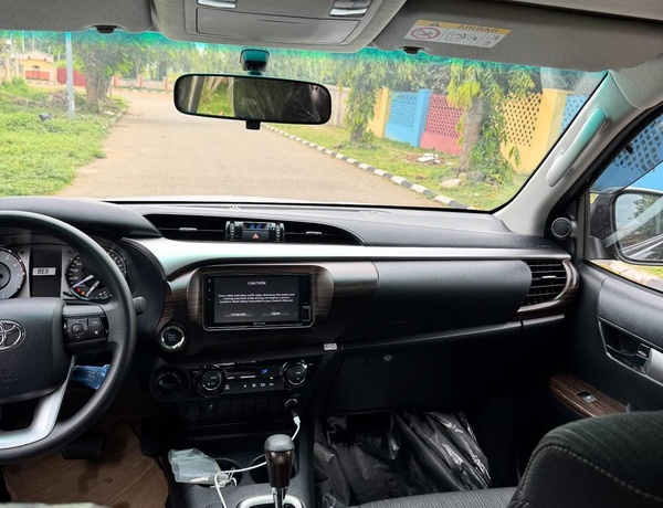 BRAND NEW 2025 TOYOTA HILUX SRS FOR SALE IN ABUJA