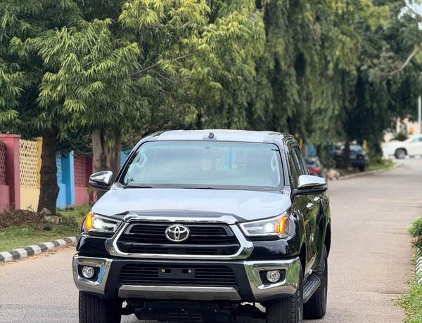 BRAND NEW 2025 TOYOTA HILUX SRS FOR SALE IN ABUJA