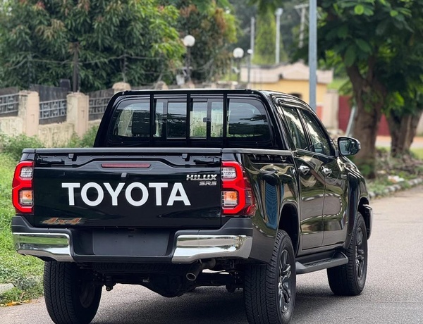 BRAND NEW 2025 TOYOTA HILUX SRS FOR SALE IN ABUJA