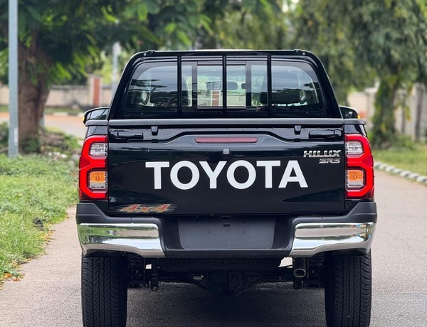 BRAND NEW 2025 TOYOTA HILUX SRS FOR SALE IN ABUJA