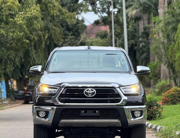BRAND NEW 2025 TOYOTA HILUX SRS FOR SALE IN ABUJA