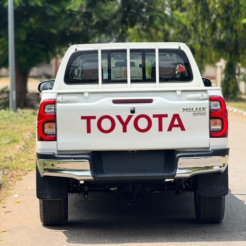 BRAND NEW 2025 TOYOTA HILUX SRS FOR SALE IN ABUJA