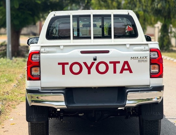 BRAND NEW 2025 TOYOTA HILUX SRS FOR SALE IN ABUJA