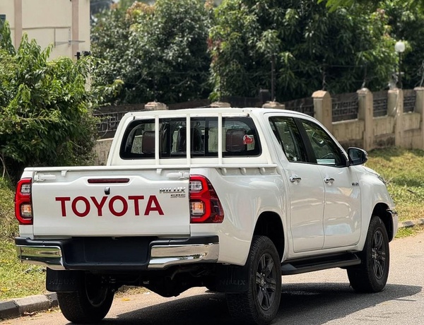 BRAND NEW 2025 TOYOTA HILUX SRS FOR SALE IN ABUJA