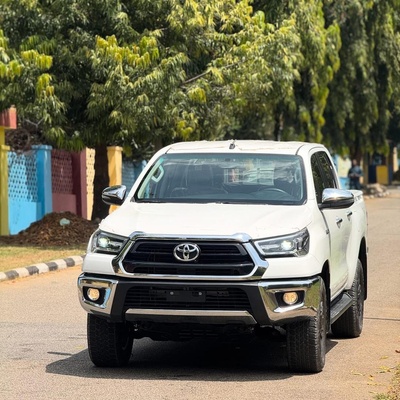 BRAND NEW 2025 TOYOTA HILUX SRS FOR SALE IN ABUJA