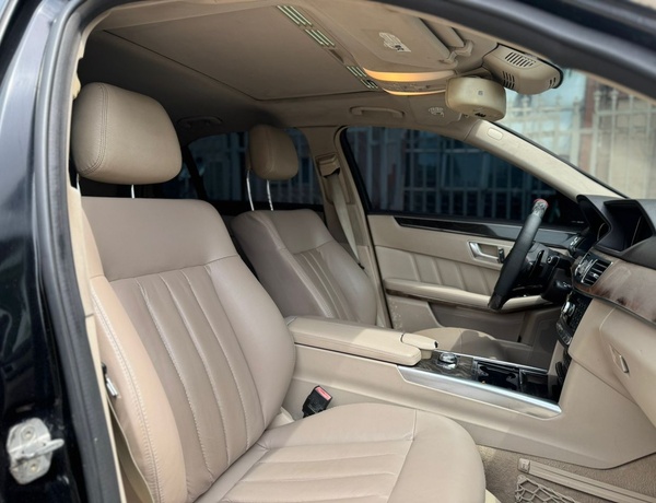 2015 MERCEDES BENZ  E400 IN ABUJA