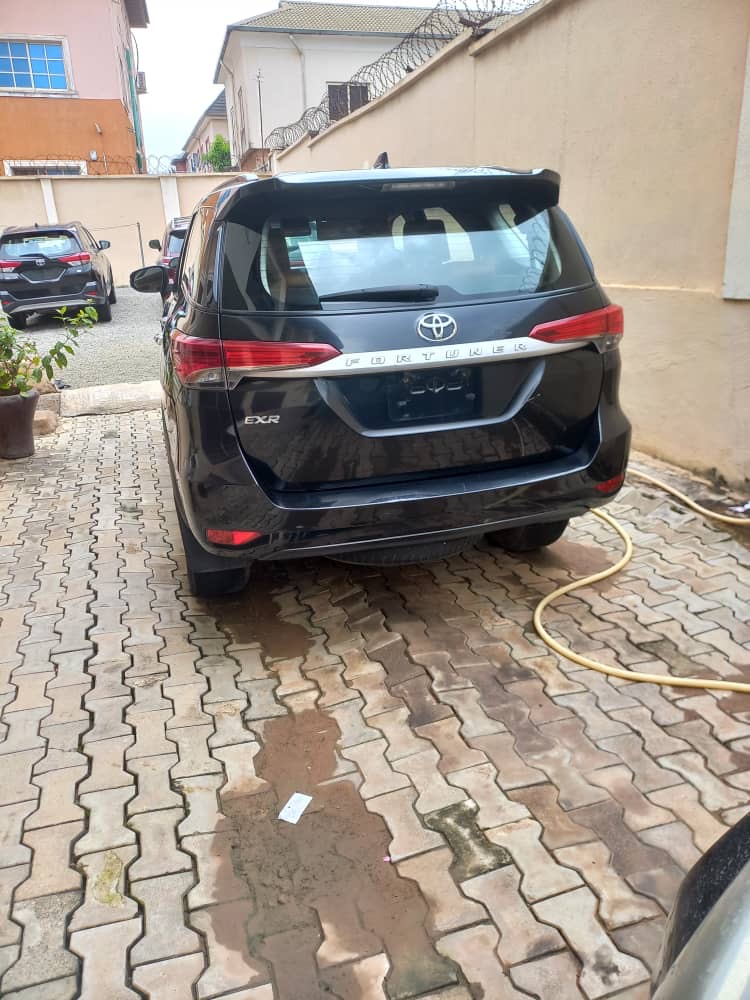 Car Image 9