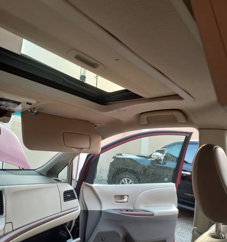 FOREIGN USED 2011 TOYOTA SIENNA LIMITED AWD image