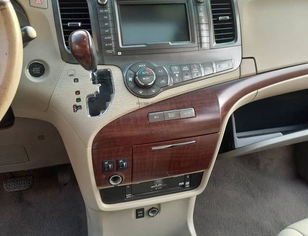 FOREIGN USED 2011 TOYOTA SIENNA LIMITED AWD