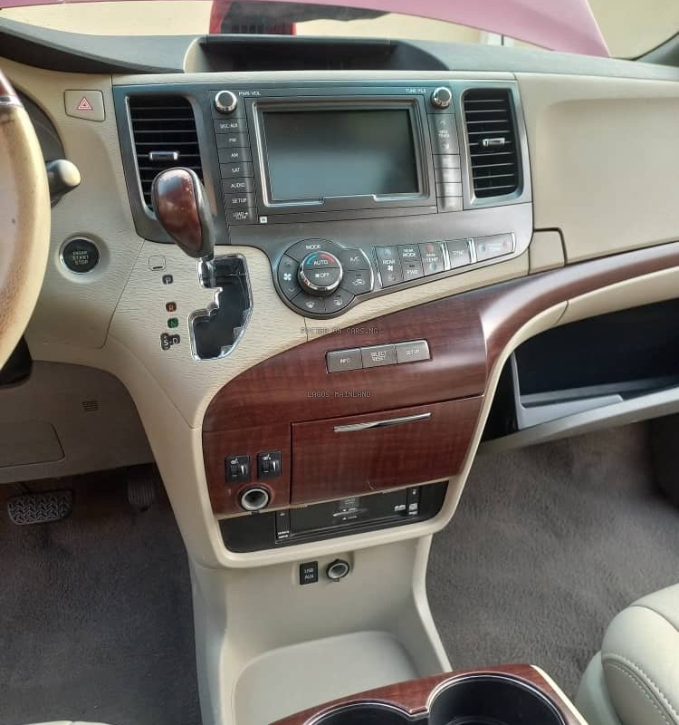 FOREIGN USED 2011 TOYOTA SIENNA LIMITED AWD image