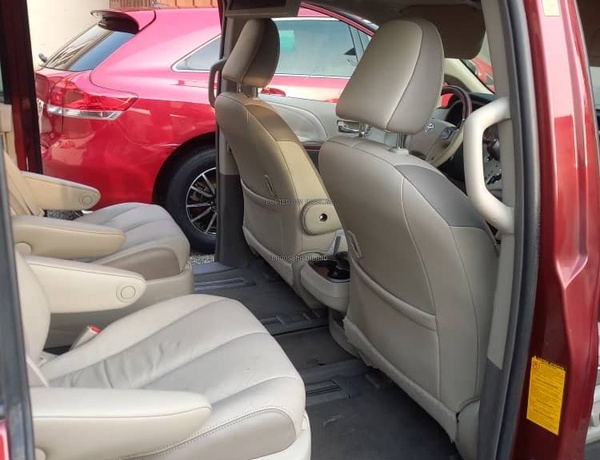FOREIGN USED 2011 TOYOTA SIENNA LIMITED AWD