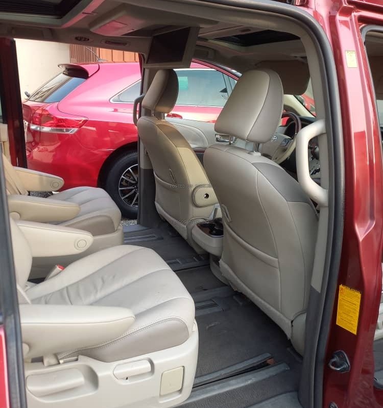 FOREIGN USED 2011 TOYOTA SIENNA LIMITED AWD image