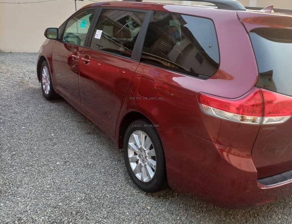 FOREIGN USED 2011 TOYOTA SIENNA LIMITED AWD
