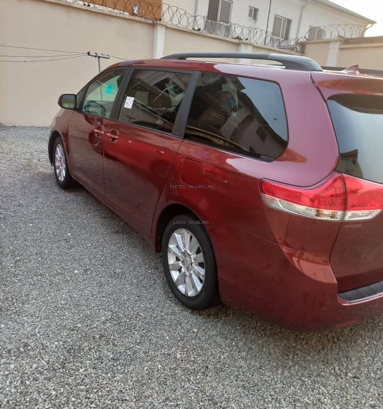 FOREIGN USED 2011 TOYOTA SIENNA LIMITED AWD image