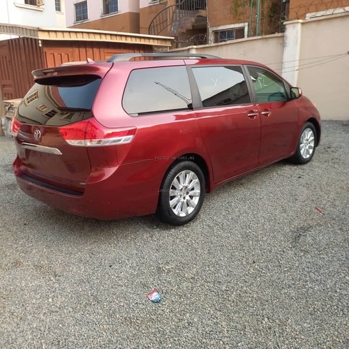 FOREIGN USED 2011 TOYOTA SIENNA LIMITED AWD