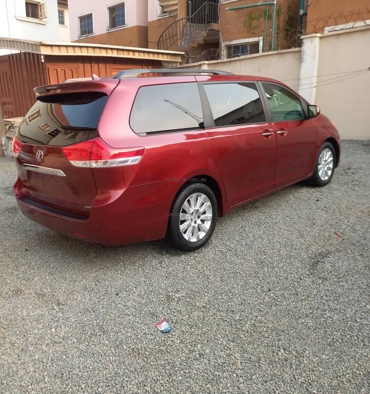FOREIGN USED 2011 TOYOTA SIENNA LIMITED AWD image