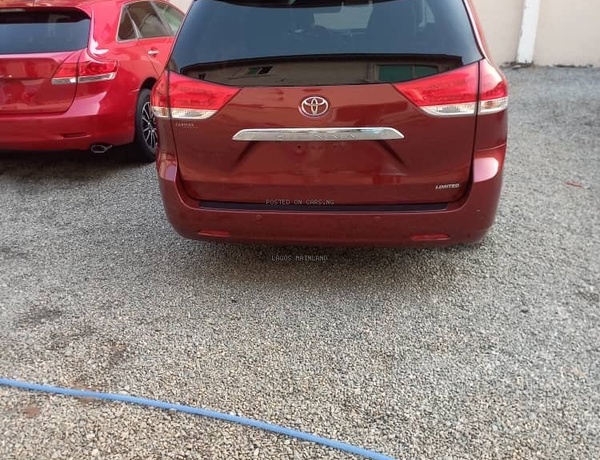 FOREIGN USED 2011 TOYOTA SIENNA LIMITED AWD