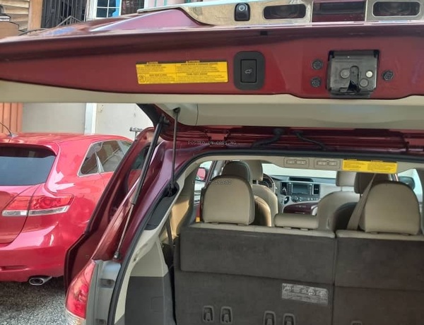 FOREIGN USED 2011 TOYOTA SIENNA LIMITED AWD